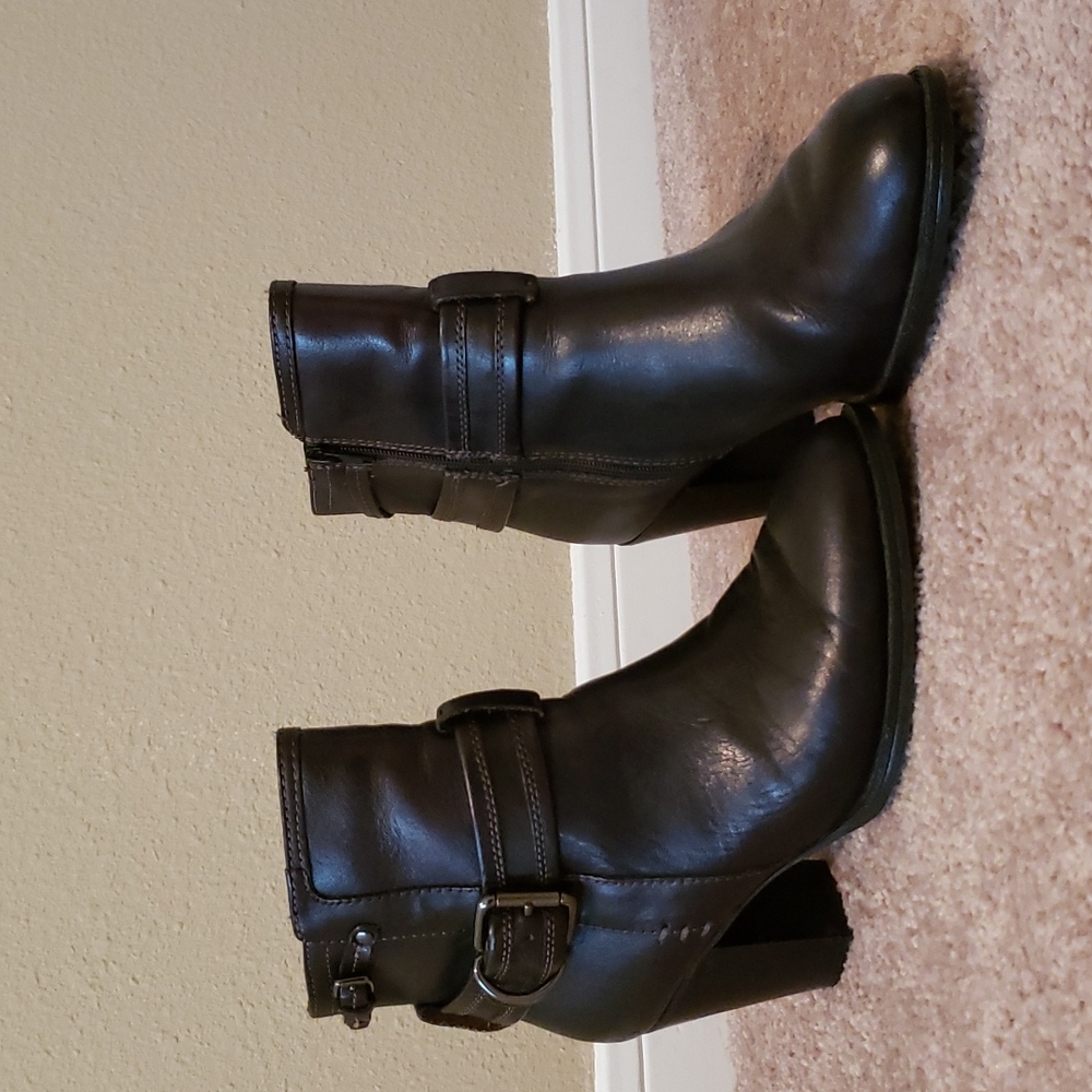 Sofft Black Ankle Stacked Heel Buckle Booties 7.5